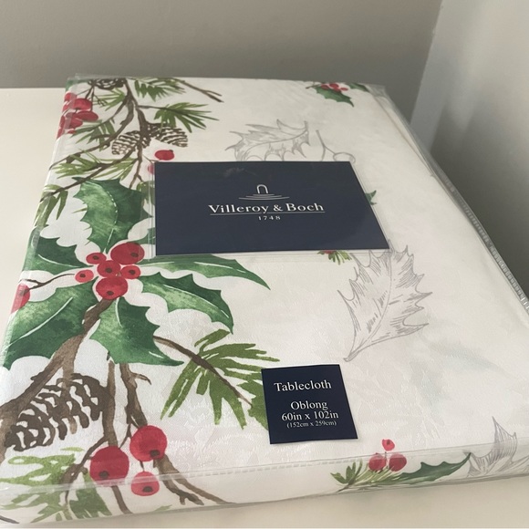Villeroy & Boch Dining Perfect Holly Tablecloth By Villeroy Boch
